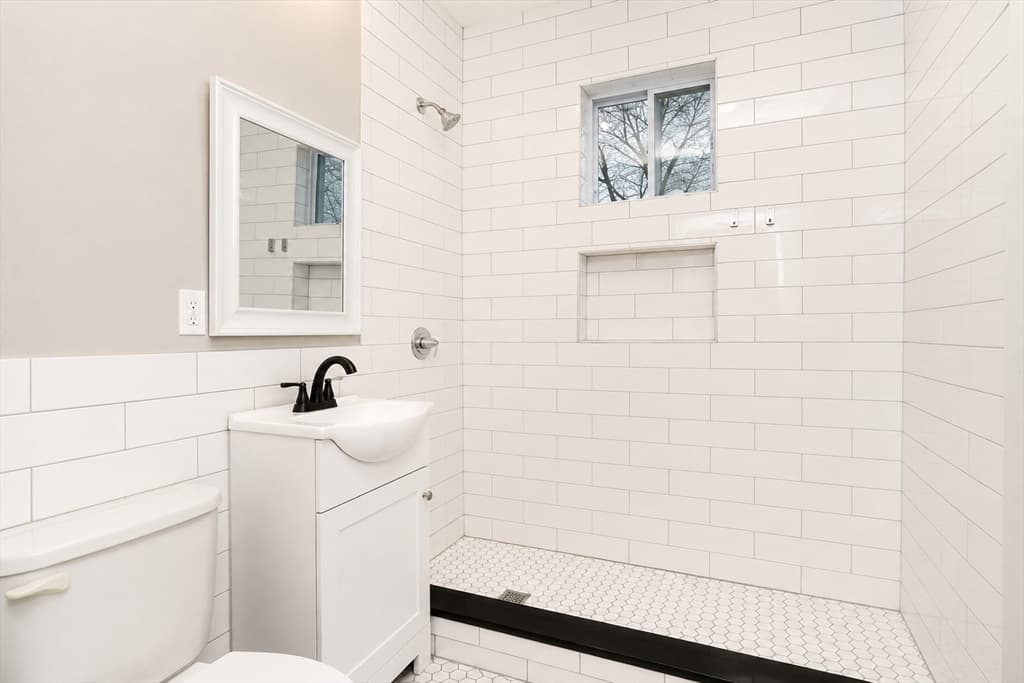 Multi Family at 168 Brook Road, Milton MA 02186, photo 9 of 25