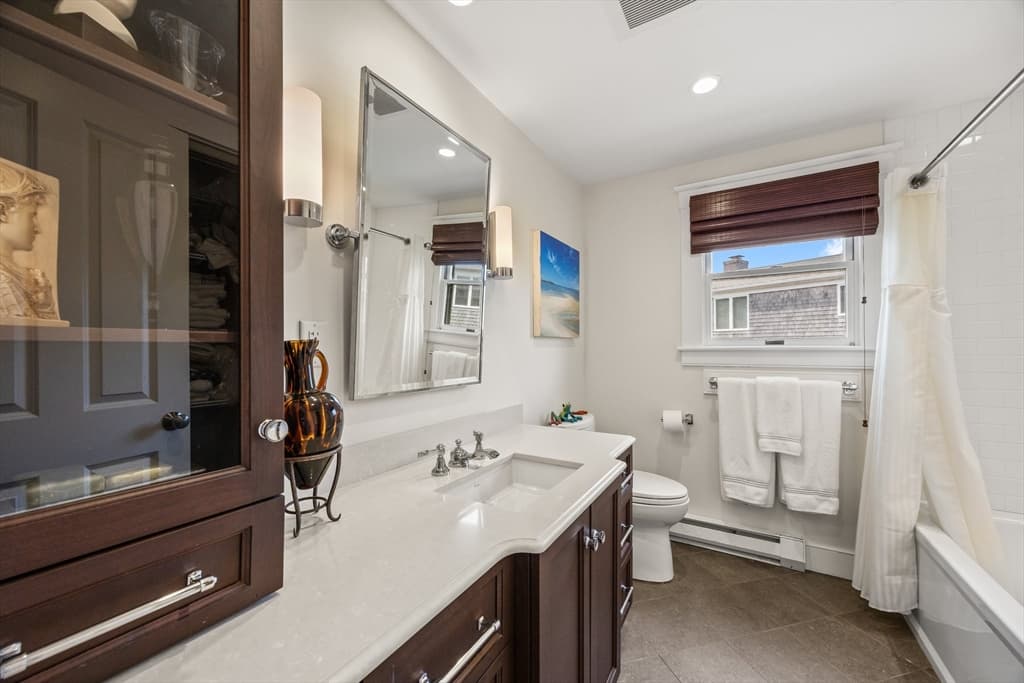 Condominium at 10 Seashore Park Drive, Provincetown MA 02657, Provincetown, photo 13 of 28