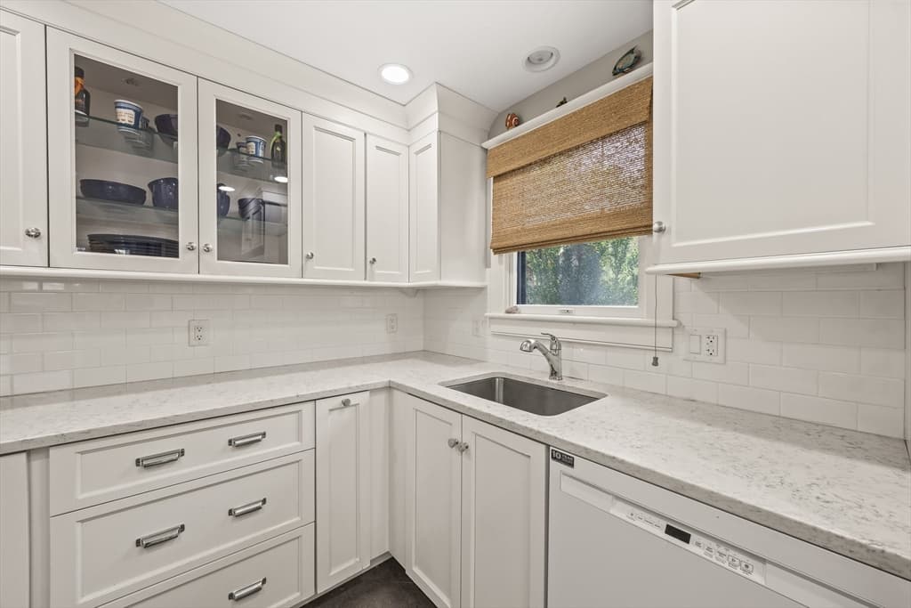 Condominium at 10 Seashore Park Drive, Provincetown MA 02657, Provincetown, photo 11 of 28