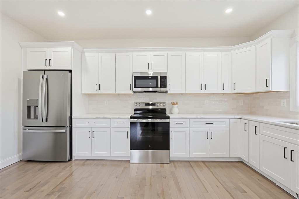 Single Family Residence at 673 Pleasant Street, Leicester MA 01524, photo 13 of 38