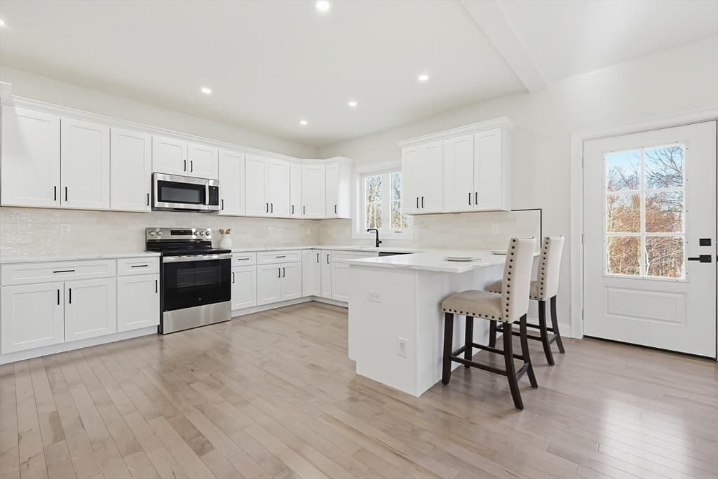 Single Family Residence at 673 Pleasant Street, Leicester MA 01524, photo 10 of 38