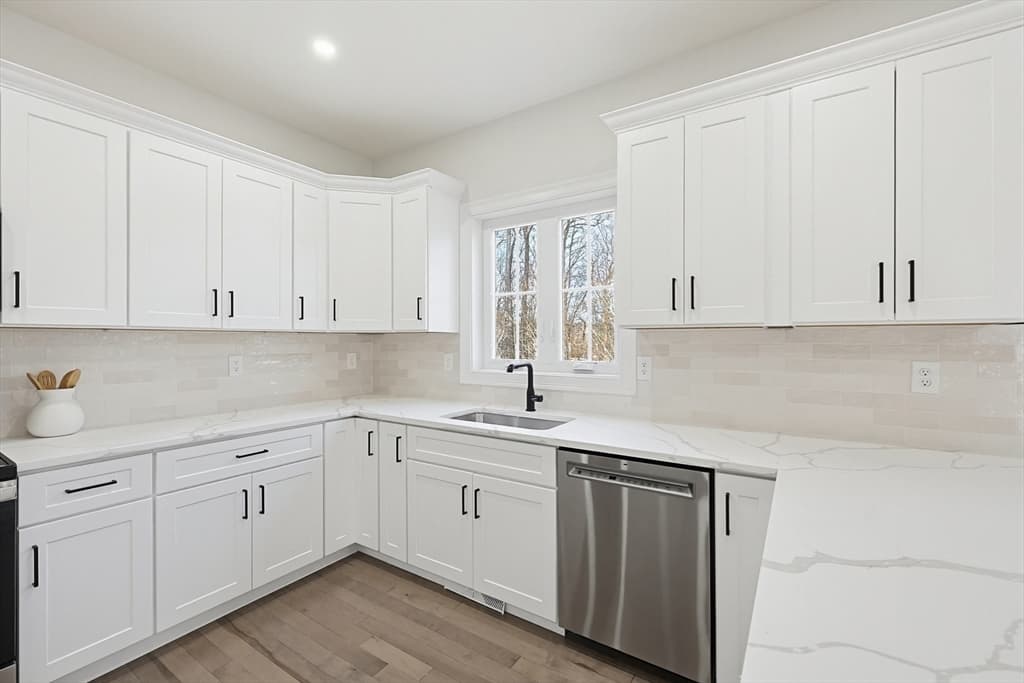 Single Family Residence at 673 Pleasant Street, Leicester MA 01524, photo 14 of 38