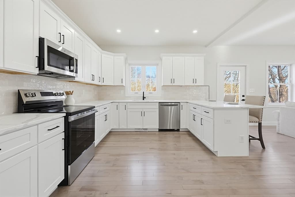 Single Family Residence at 673 Pleasant Street, Leicester MA 01524, photo 11 of 38