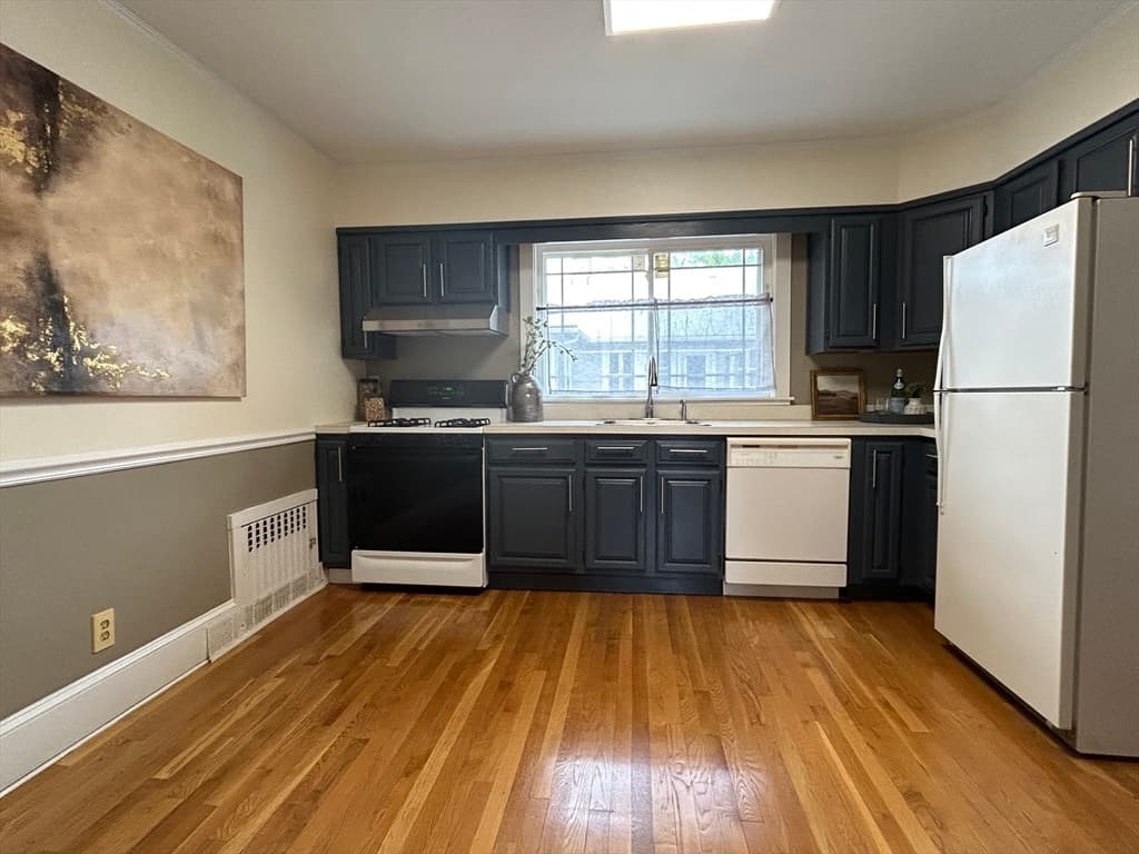 Condominium at 60-62 Cloverdale Rd # 62, Newton MA 02461, Newton, photo 4 of 15
