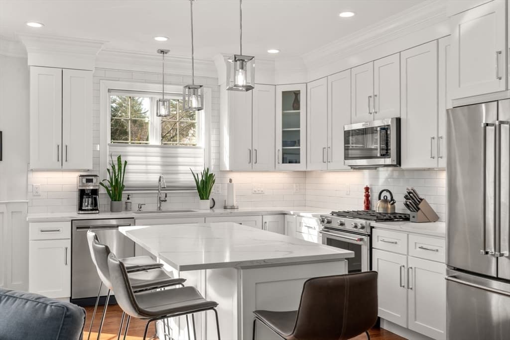 Condominium at 210 Evelyn # 210, Newton MA 02468, Newton, photo 9 of 22