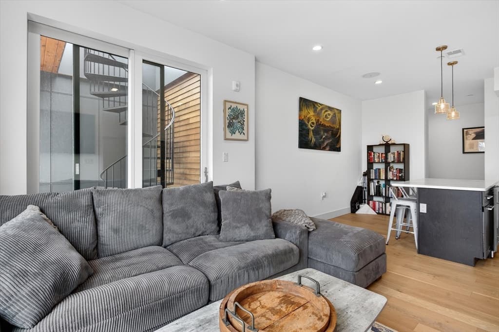 Condominium at 946 Saratoga Street # 303, Boston MA 02128, Boston, photo 4 of 24