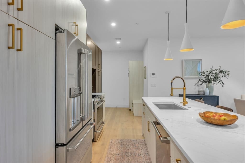 Condominium at 5245 Washington St # 5, Boston MA 02132, photo 6 of 37