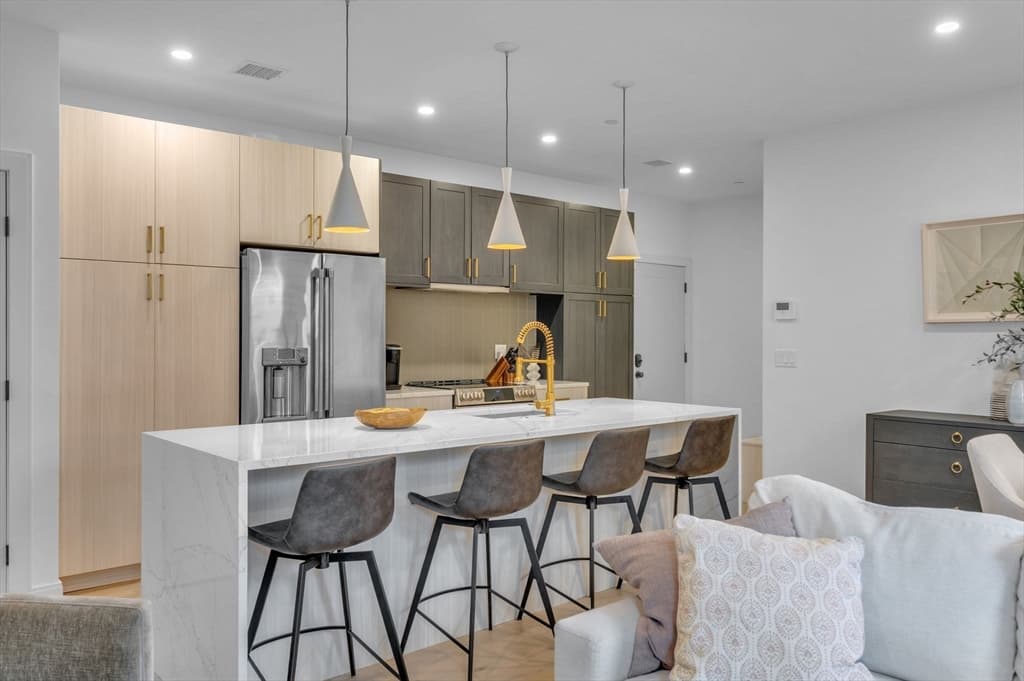 Condominium at 5245 Washington St # 5, Boston MA 02132, photo 10 of 37