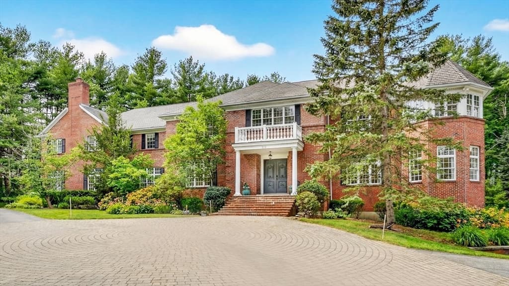 451 Wellesley St, Weston MA 02493