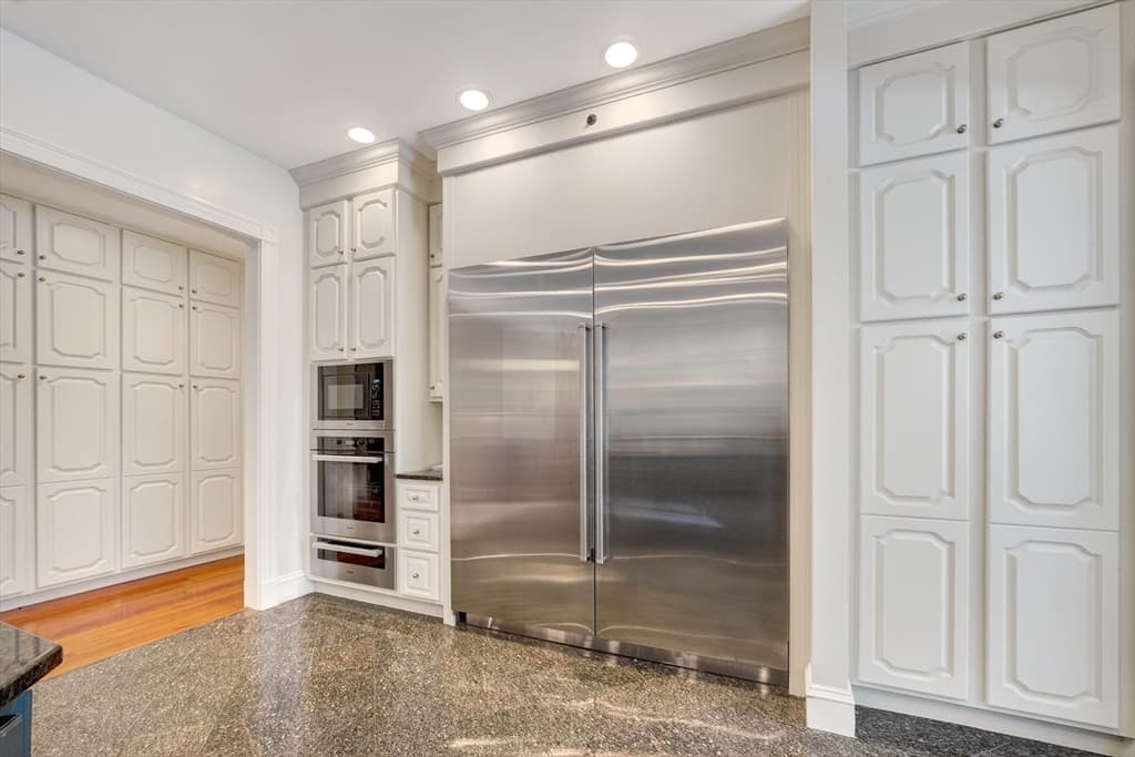 451 Wellesley St, Weston MA 02493 photo 8
