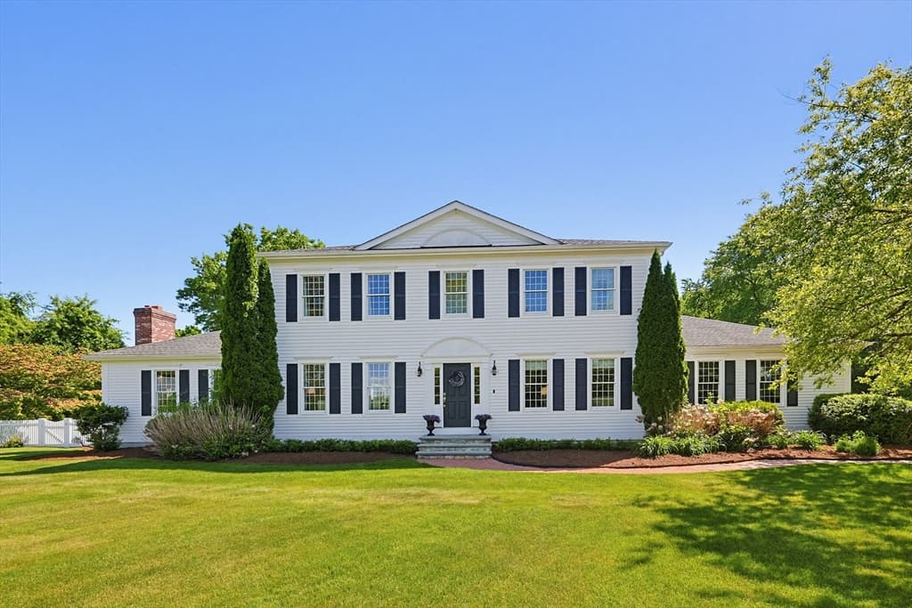 523 Old Westport Rd, Dartmouth MA 02747