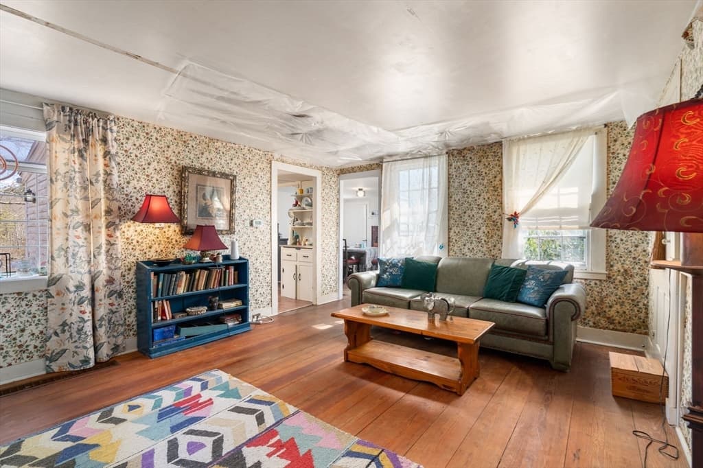 Single Family Residence at 17 N Main St, Upton MA 01568, Upton, photo 6 of 16