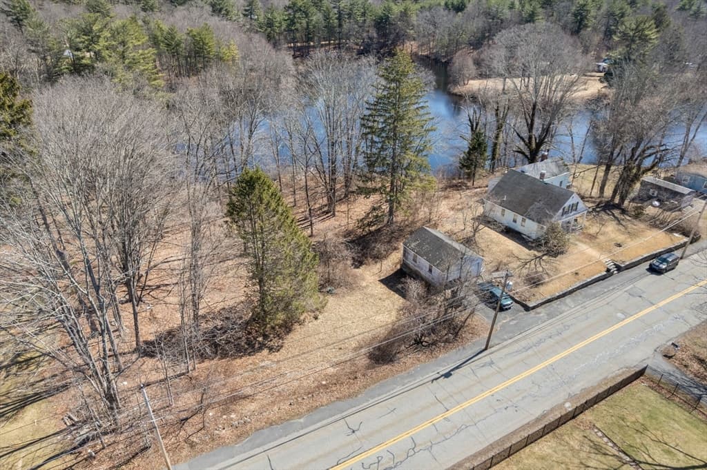 17 N Main St, Upton MA 01568