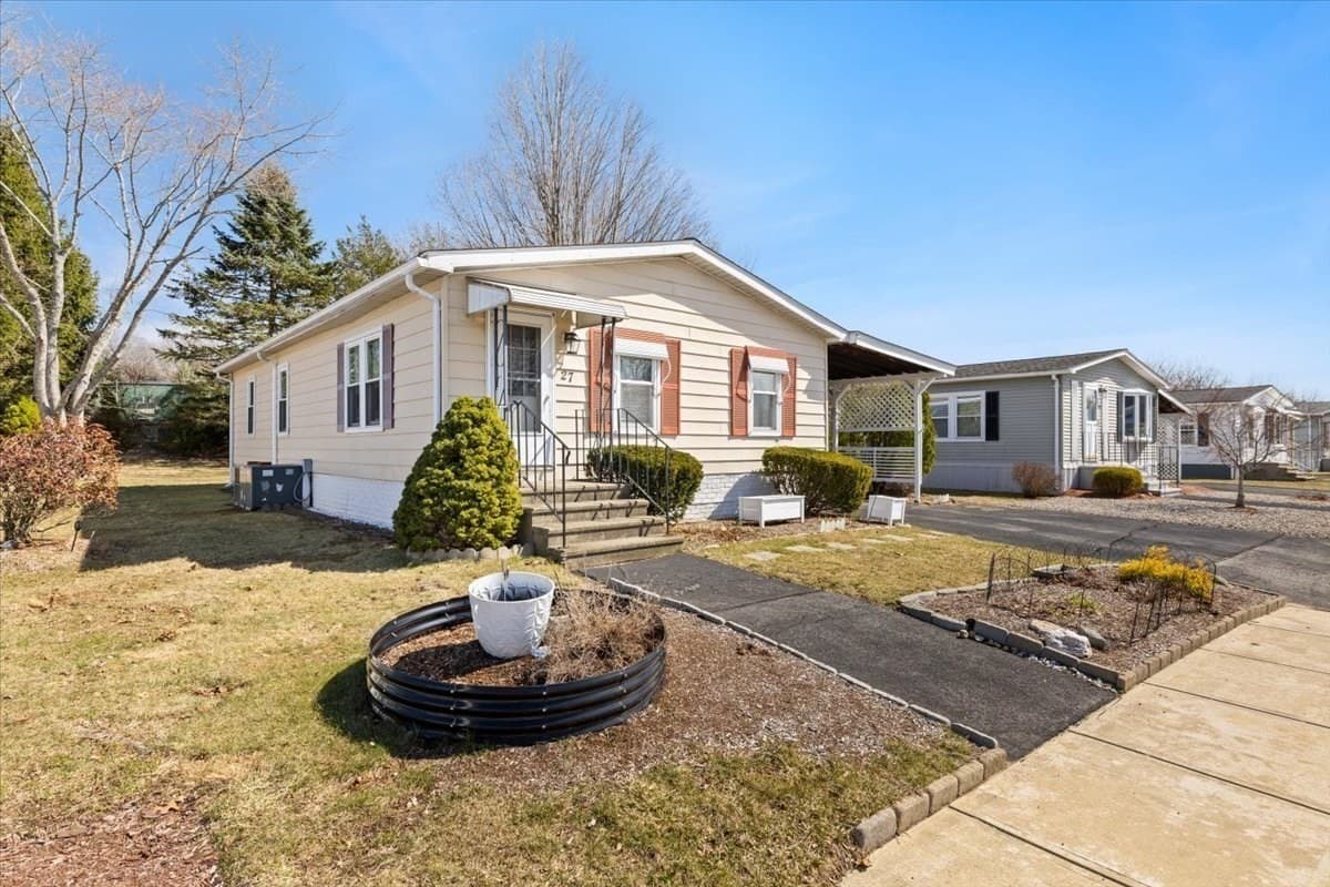 Mobile Home at 27 Castle Rd # 153, Attleboro MA 02703, Attleboro, photo 31 of 34