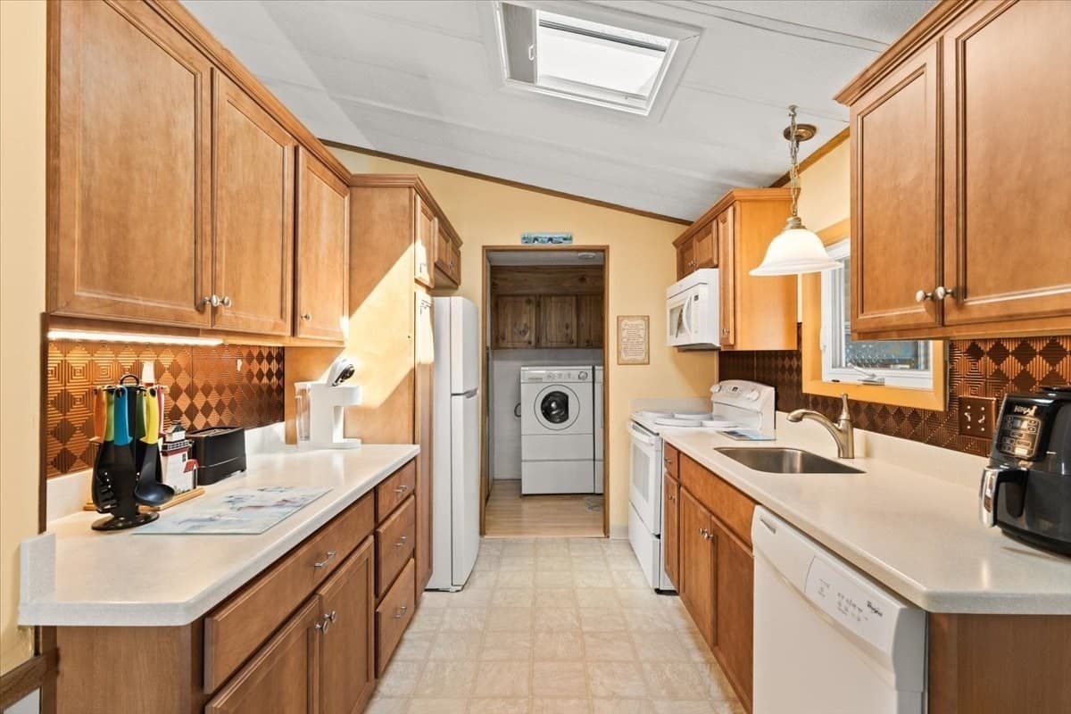 Mobile Home at 27 Castle Rd # 153, Attleboro MA 02703, Attleboro, photo 8 of 34