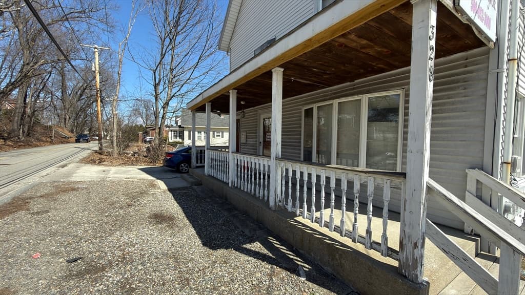 328 Brooks St, Worcester MA 01606 photo 4