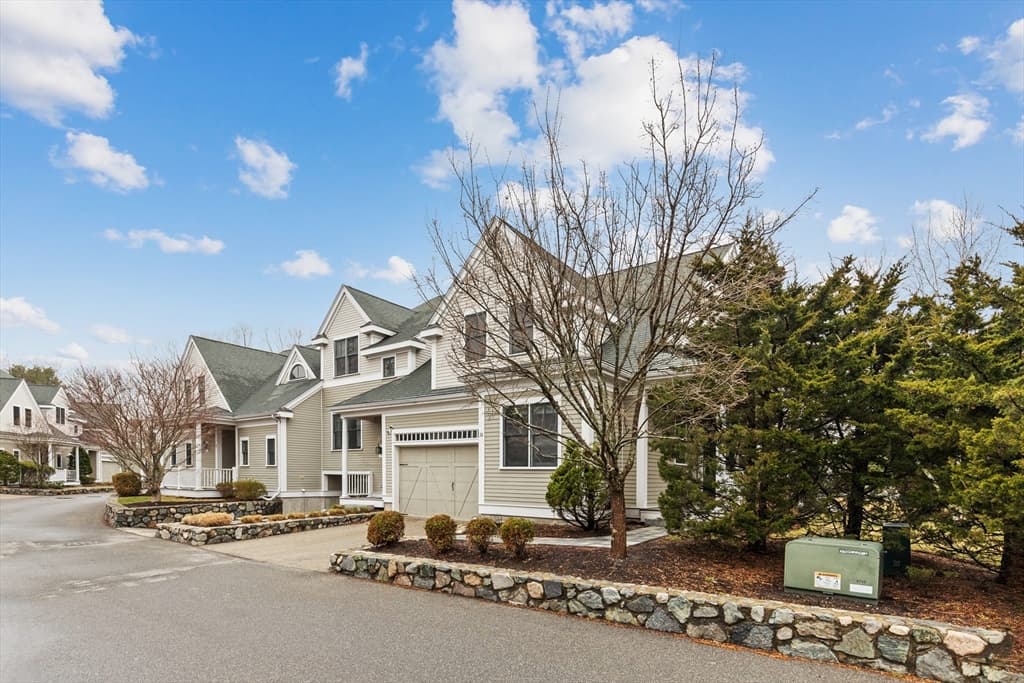 38 Courtyard Pl, Lexington MA 02420