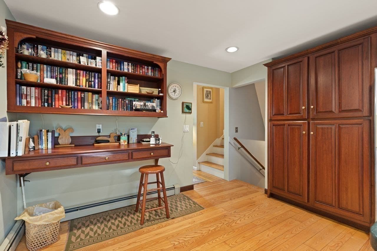 Single Family Residence at 39 Austin Rd, Sudbury MA 01776, photo 6 of 25