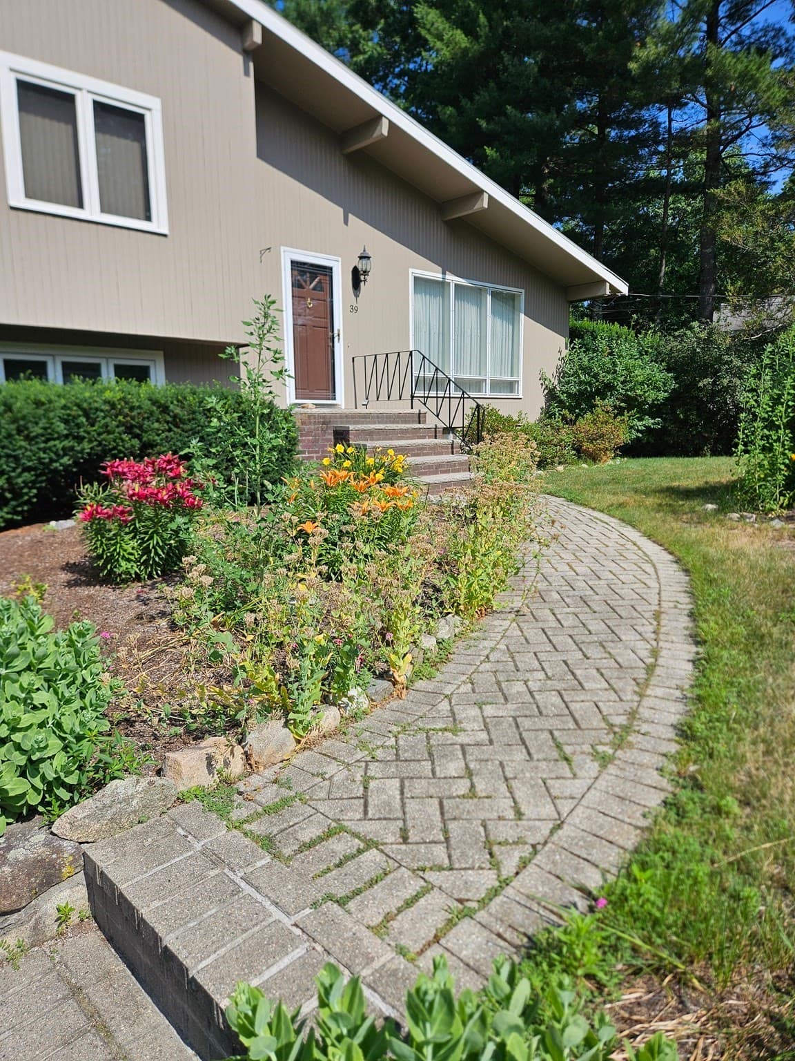 Single Family Residence at 39 Austin Rd, Sudbury MA 01776, photo 4 of 25