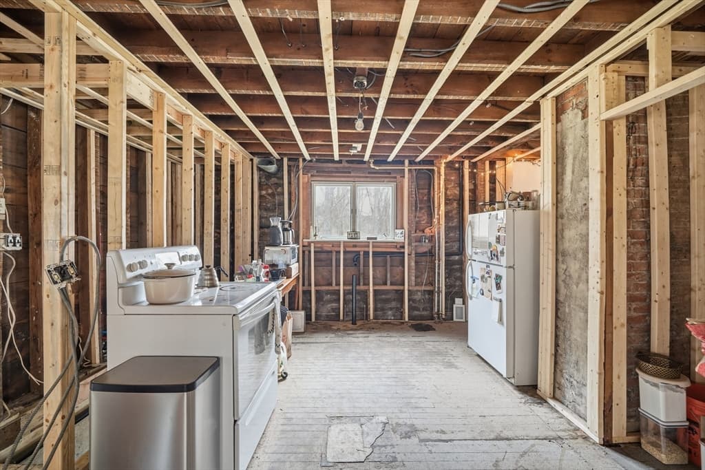 Single Family Residence at 1177 Northampton St, Holyoke MA 01040, Holyoke, photo 6 of 29