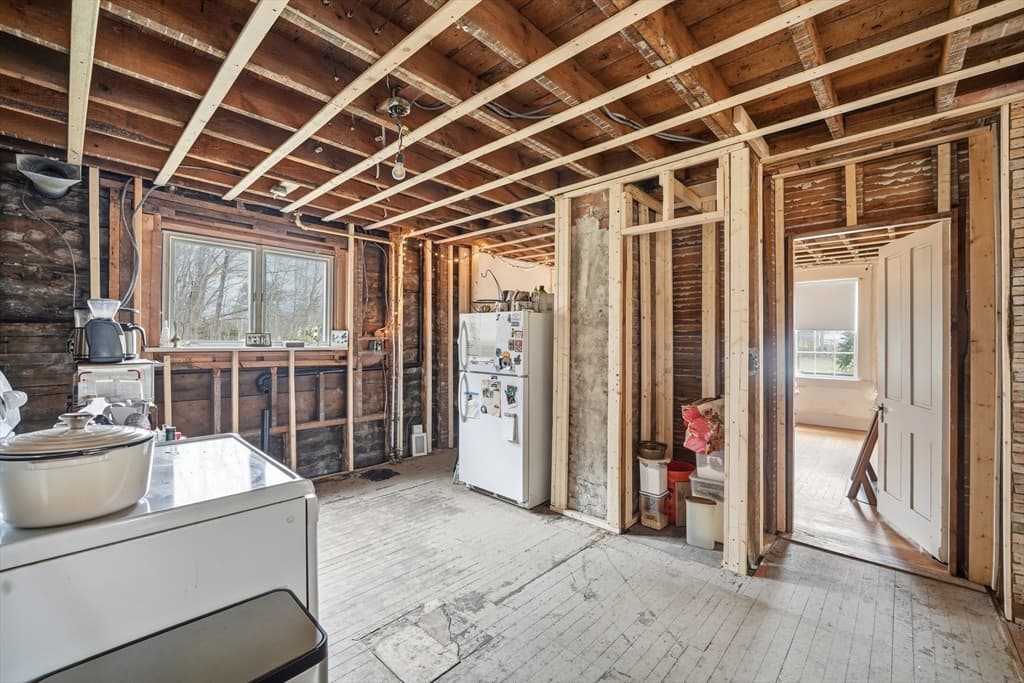 Single Family Residence at 1177 Northampton St, Holyoke MA 01040, Holyoke, photo 7 of 29