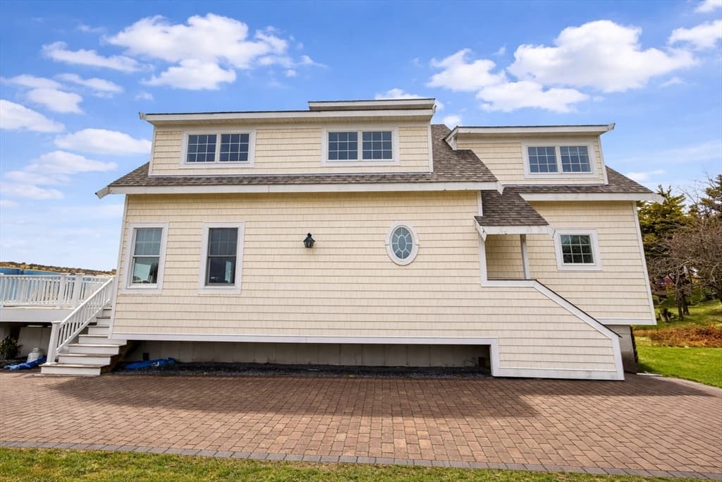 Single Family Residence at 57 Summit Ave, Swansea MA 02777, photo 2 of 31