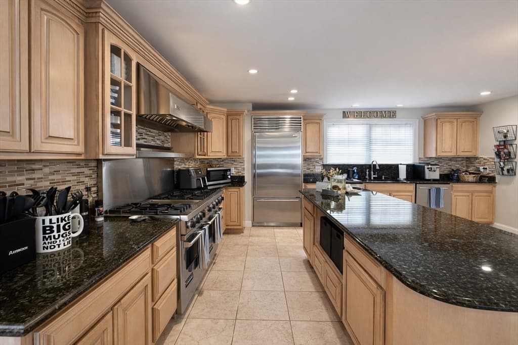 Single Family Residence at 57 Summit Ave, Swansea MA 02777, photo 7 of 31