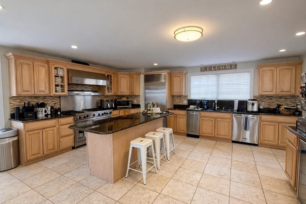 Single Family Residence at 57 Summit Ave, Swansea MA 02777, photo 4 of 31