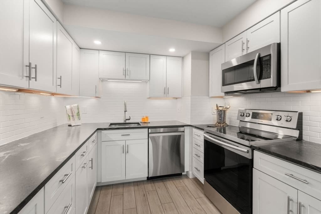Condominium at 250 Hammond Pond Parkway # 604N, Newton MA 02467, Newton, photo 3 of 28