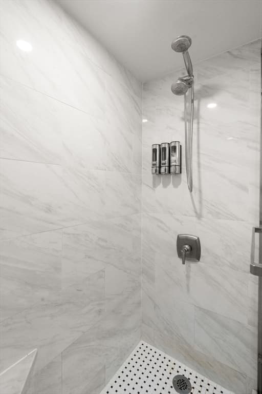 Condominium at 250 Hammond Pond Parkway # 604N, Newton MA 02467, Newton, photo 15 of 28