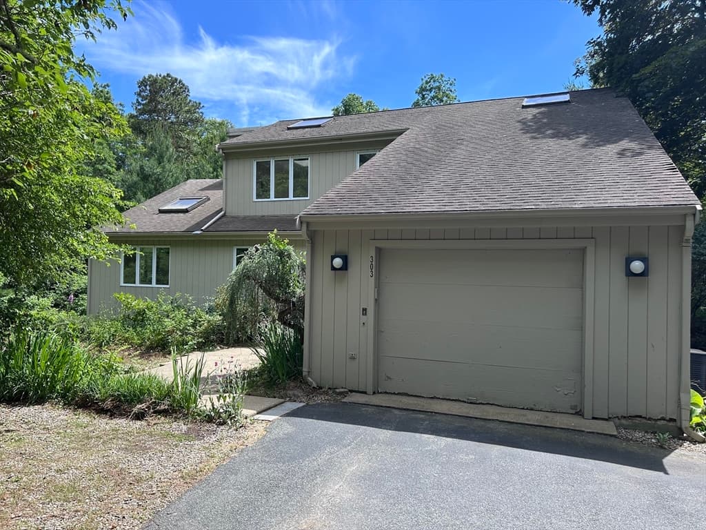 303 Turtleback Rd, Barnstable MA 02648