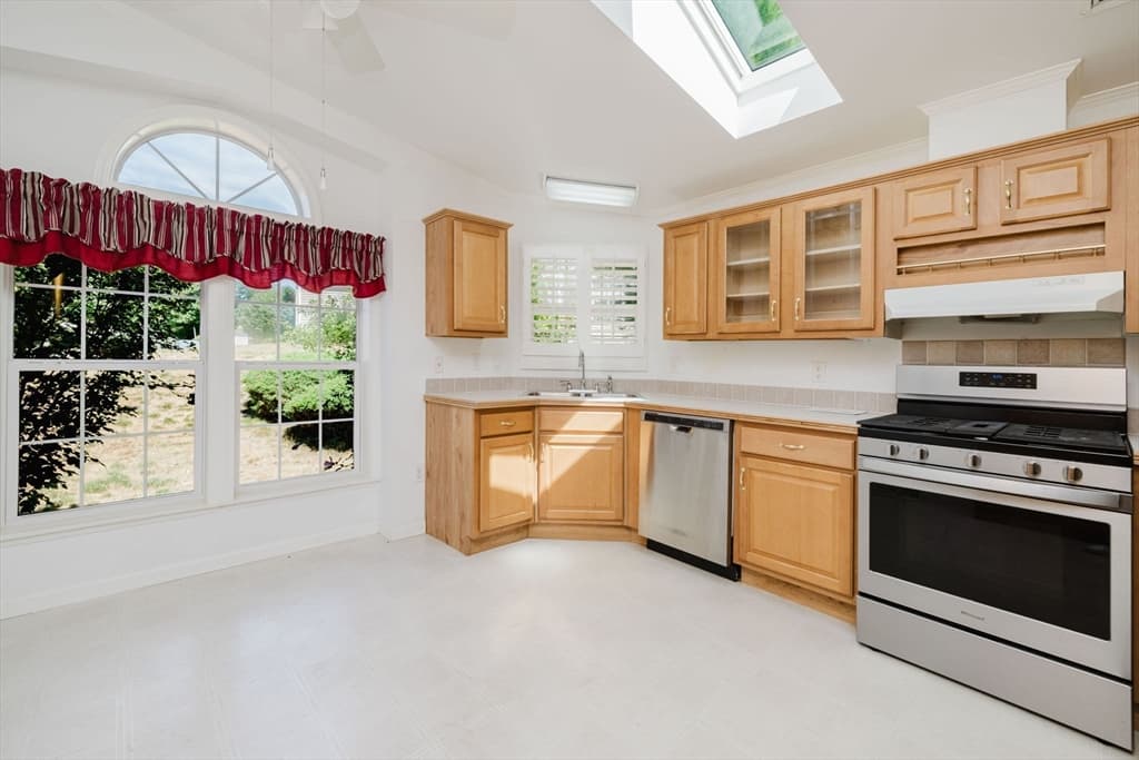 Single Family Residence at 2602 Green St, Middleboro MA 02346, Middleboro, photo 10 of 26