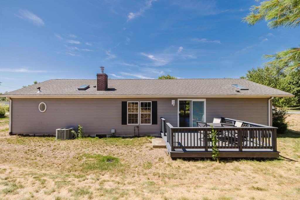 Single Family Residence at 2602 Green St, Middleboro MA 02346, Middleboro, photo 4 of 26
