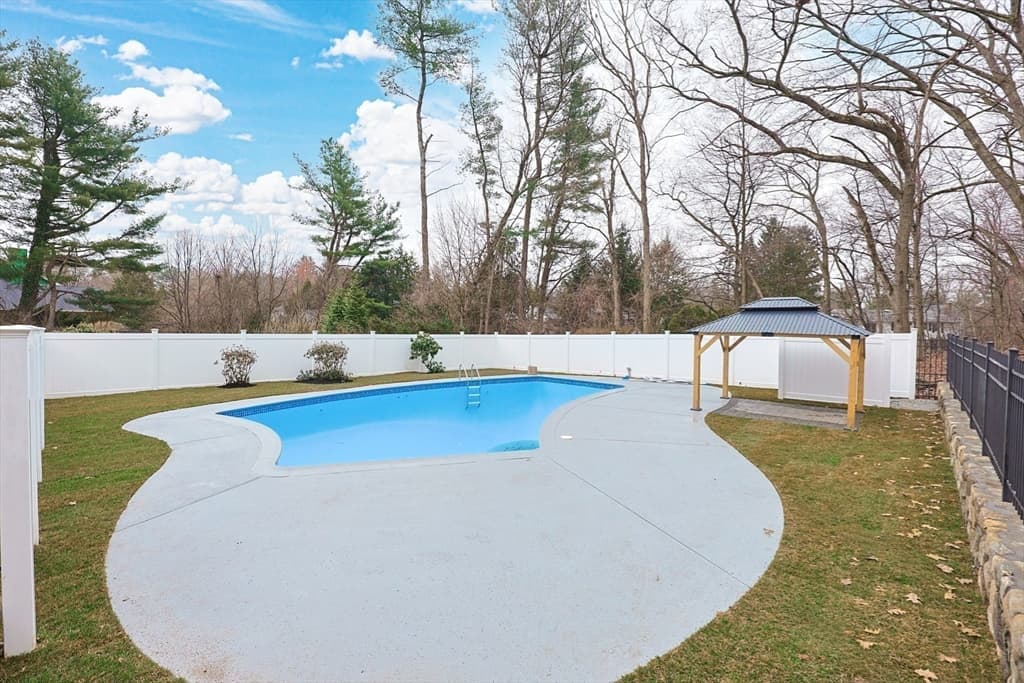 565 Elm St, Concord MA 01742 photo 34