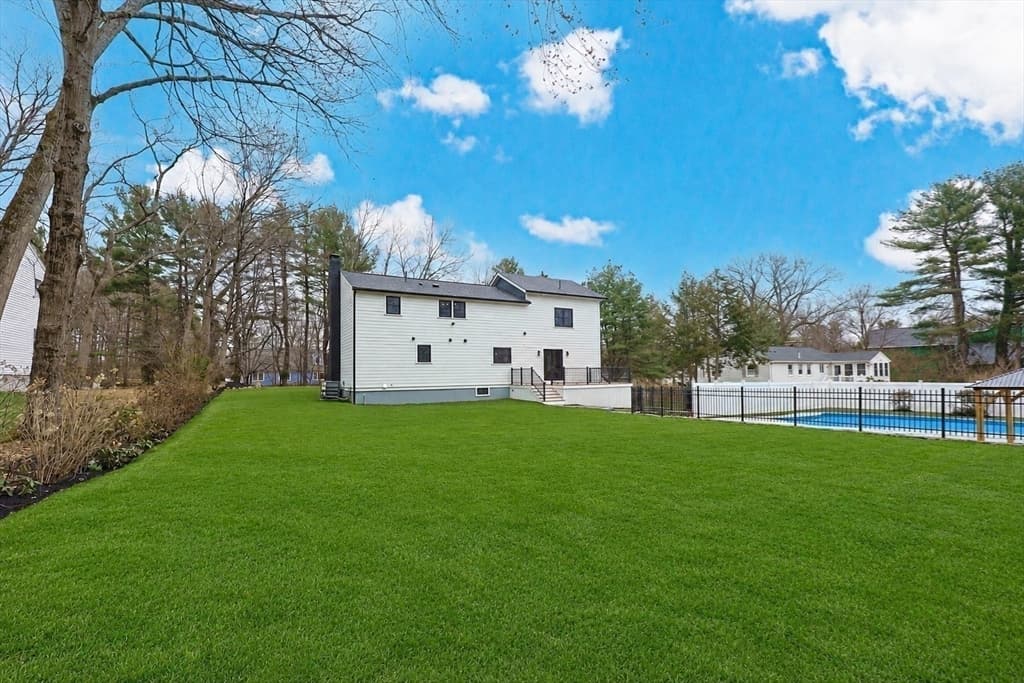 565 Elm St, Concord MA 01742 photo 4