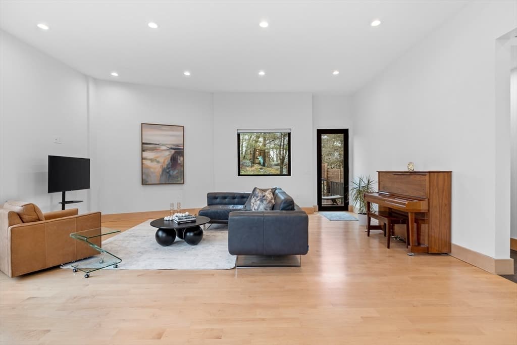 Single Family Residence at 71 Grove St, Brookline MA 02467, photo 11 of 42