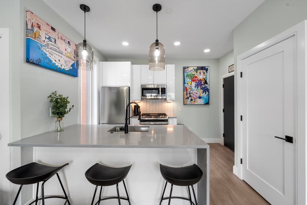 Condominium at 277 Border # 401A, Boston MA 02128, Boston, photo 6 of 15