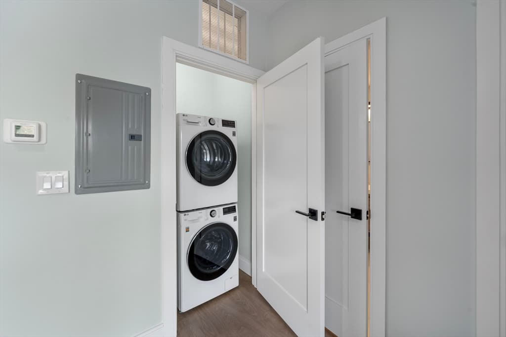 Condominium at 277 Border # 401A, Boston MA 02128, Boston, photo 13 of 15