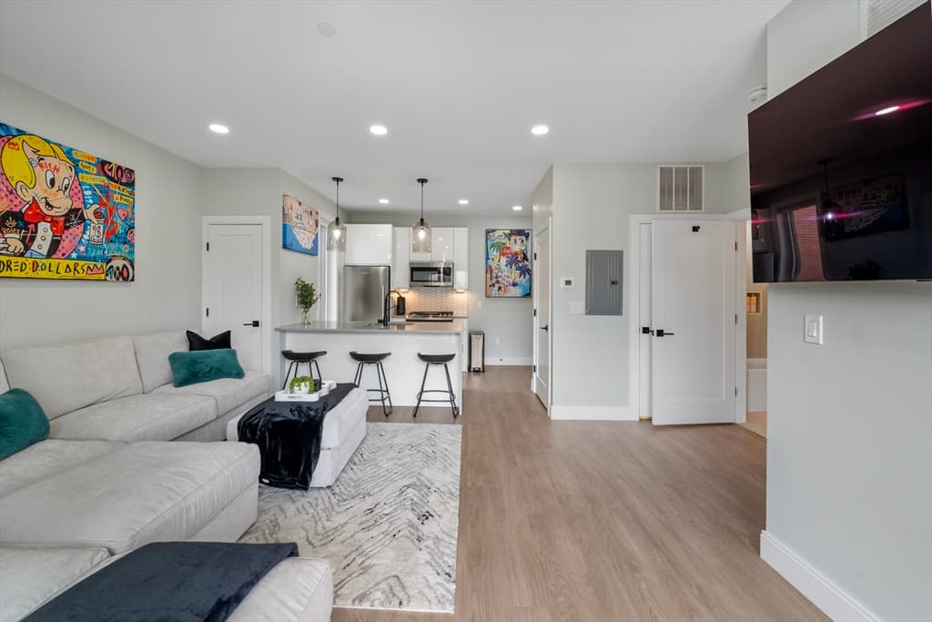 Condominium at 277 Border # 401A, Boston MA 02128, Boston, photo 12 of 15