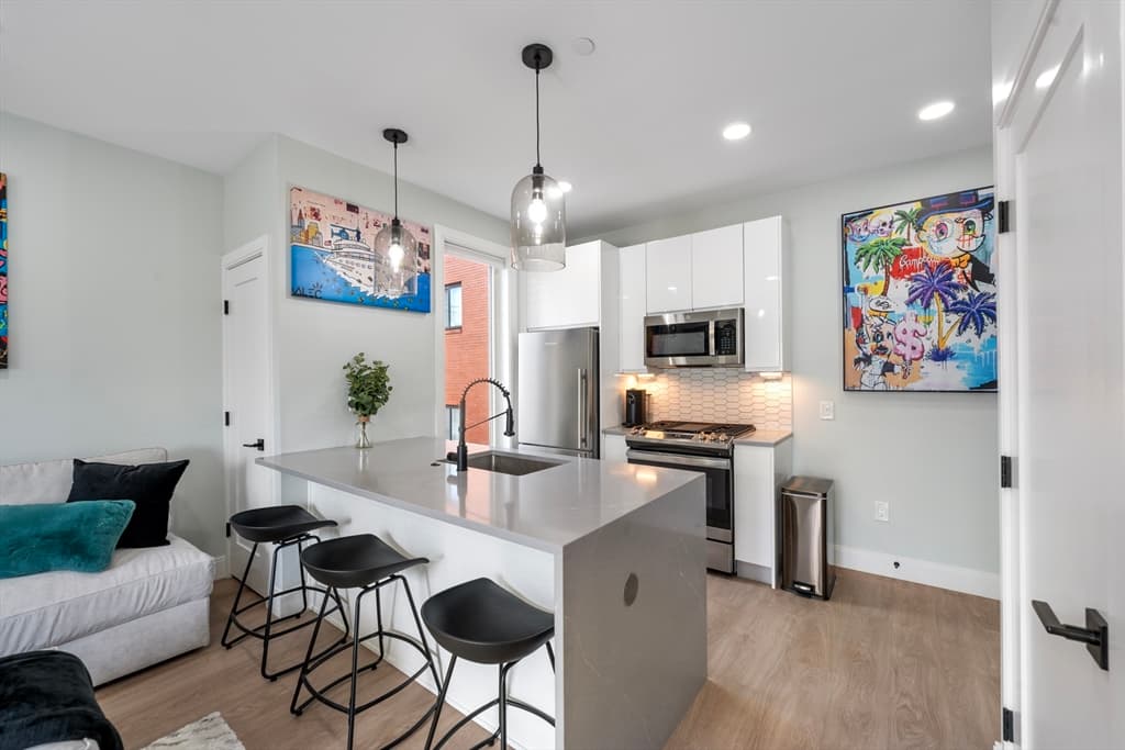 Condominium at 277 Border # 401A, Boston MA 02128, Boston, photo 7 of 15