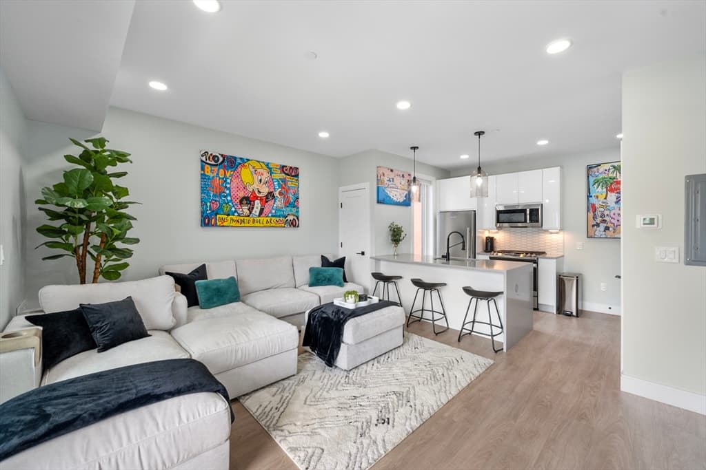 Condominium at 277 Border # 401A, Boston MA 02128, Boston, photo 10 of 15