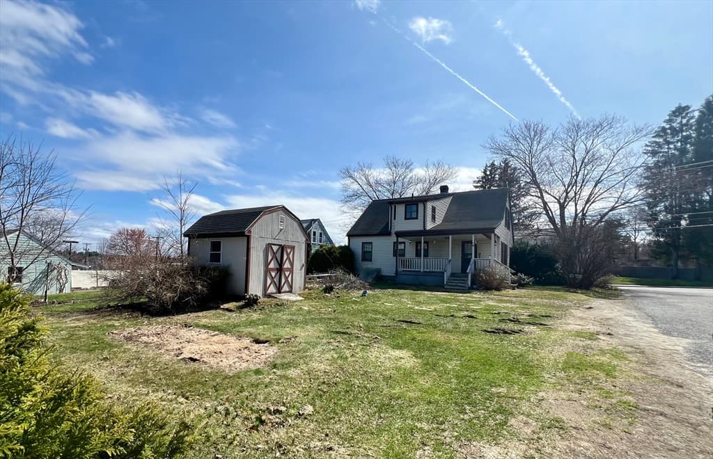 Single Family Residence at 149 Lake St, Webster MA 01570, Webster, photo 6 of 7