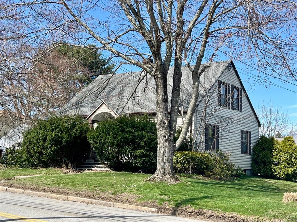 Single Family Residence at 149 Lake St, Webster MA 01570, Webster, photo 7 of 7