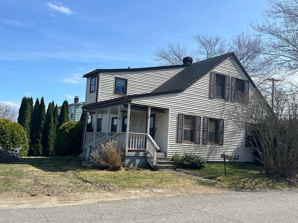 Single Family Residence at 149 Lake St, Webster MA 01570, Webster, photo 3 of 7