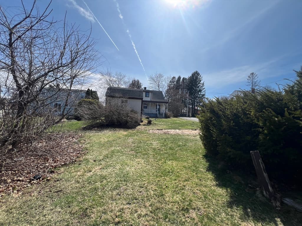 Single Family Residence at 149 Lake St, Webster MA 01570, Webster, photo 5 of 7