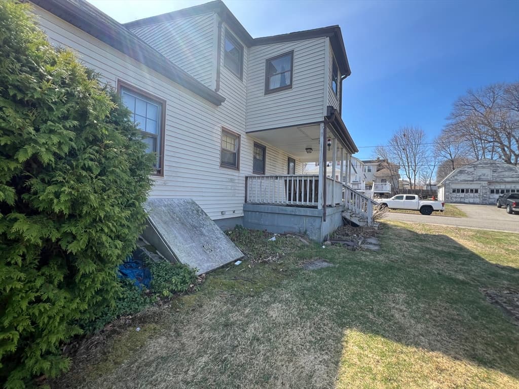 Single Family Residence at 149 Lake St, Webster MA 01570, Webster, photo 4 of 7