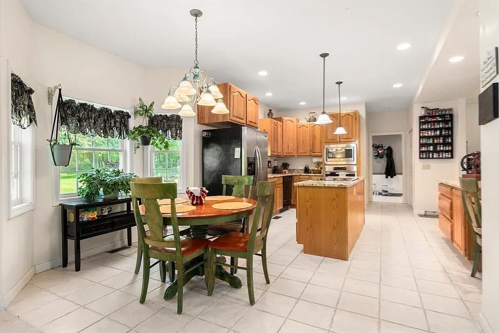 Single Family Residence at 31 Swing Drive, Berkley MA 02779, Berkley, photo 11 of 30