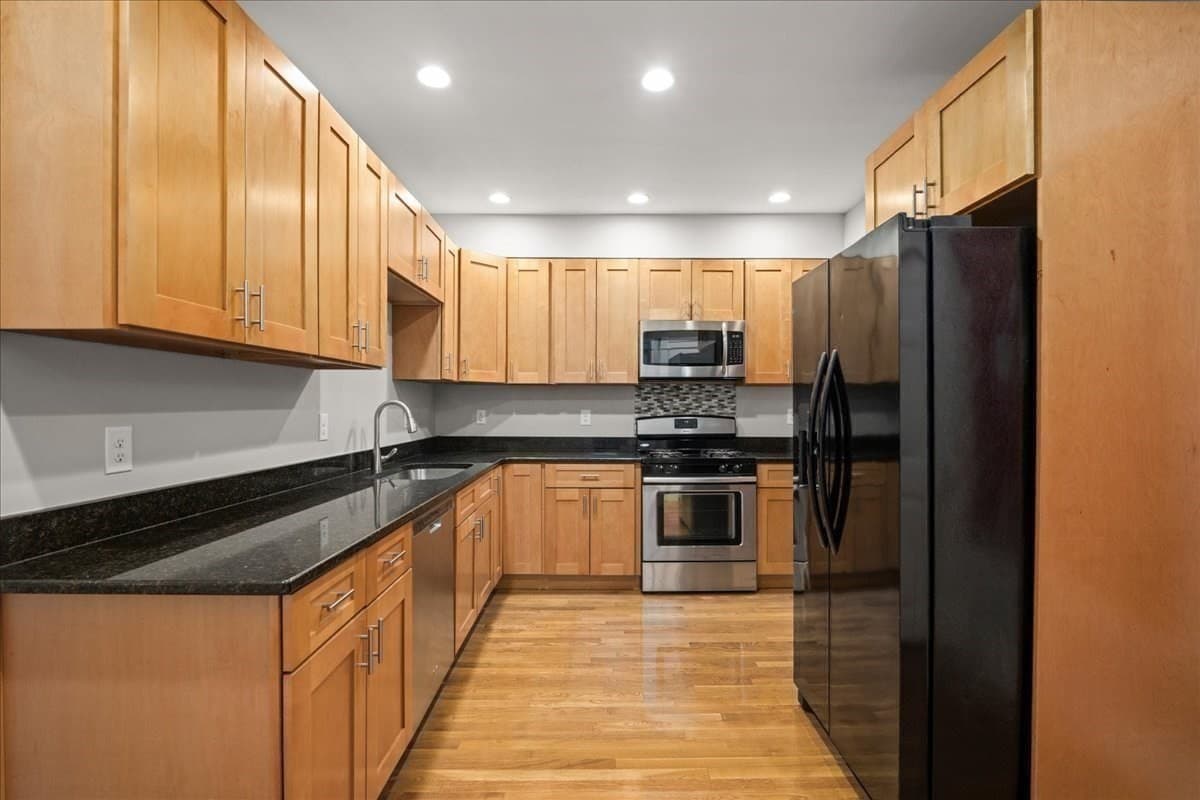 Single Family Residence at 7 Chadwick St, Worcester MA 01605, photo 10 of 40