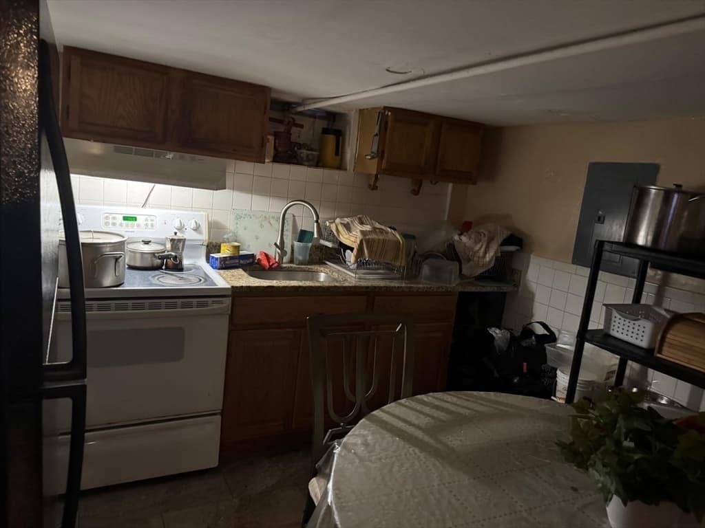 Single Family Residence at 189 Pleasant St, Brockton MA 02301, photo 7 of 9