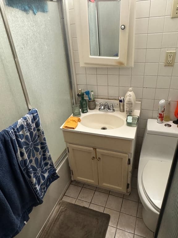 Single Family Residence at 189 Pleasant St, Brockton MA 02301, photo 8 of 9